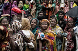 Queuing for some rice - Bangladesh Poster och Canvastavla