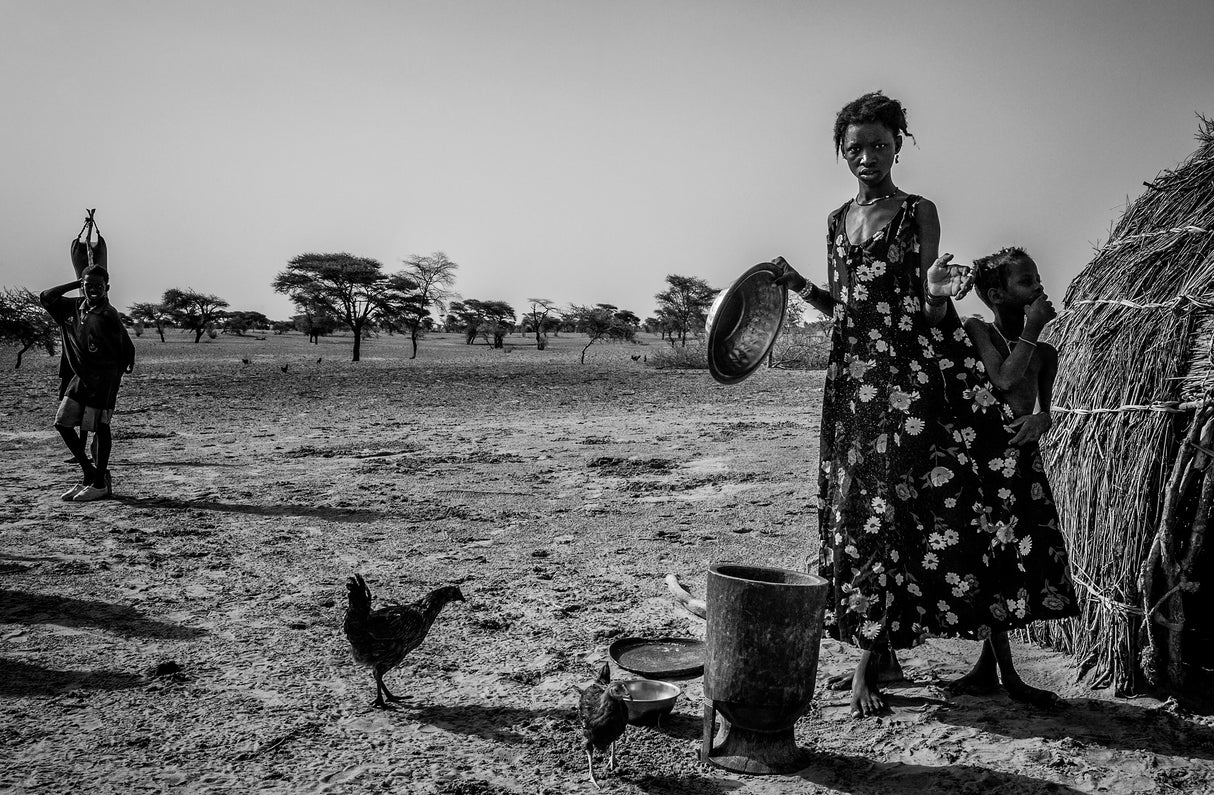 Woman and her daughter - Mali Poster och Canvastavla