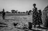 Woman and her daughter - Mali Poster och Canvastavla