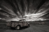 Old Truck (mono) Poster och Canvastavla