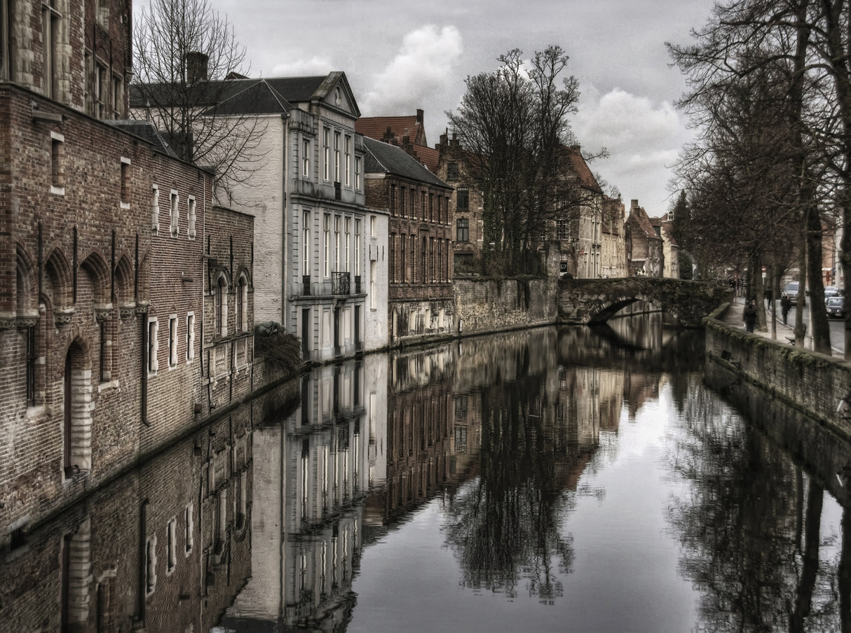 Reflections of the past ... Poster och Canvastavla