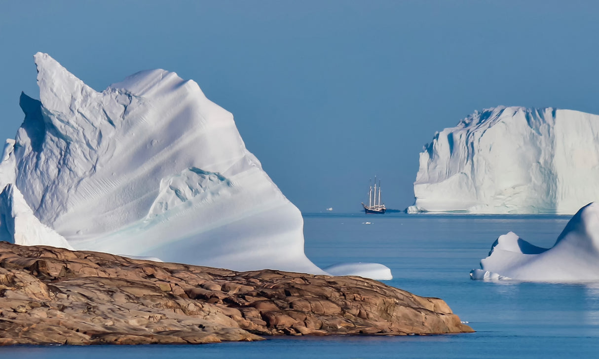 Sailing Greenland’s East Coast Poster och Canvastavla