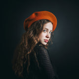 Orange beret. Poster och Canvastavla