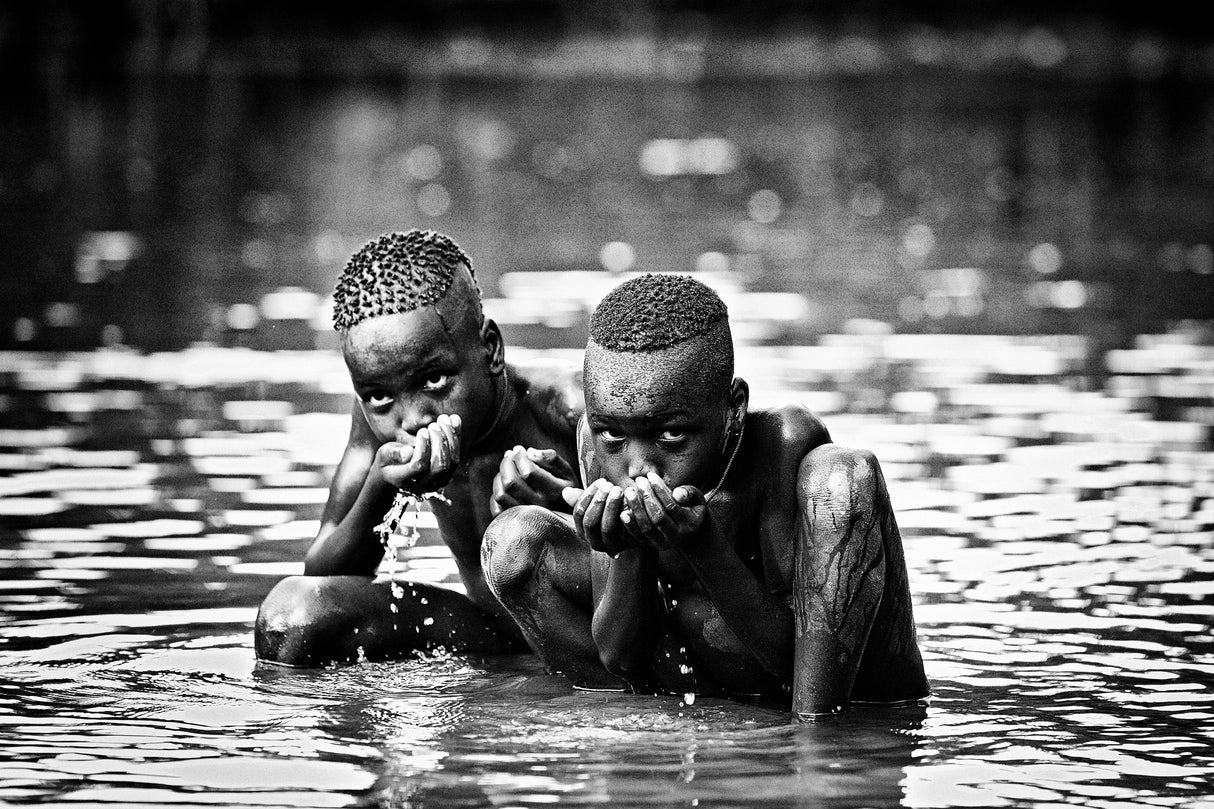 Children in the river Poster och Canvastavla