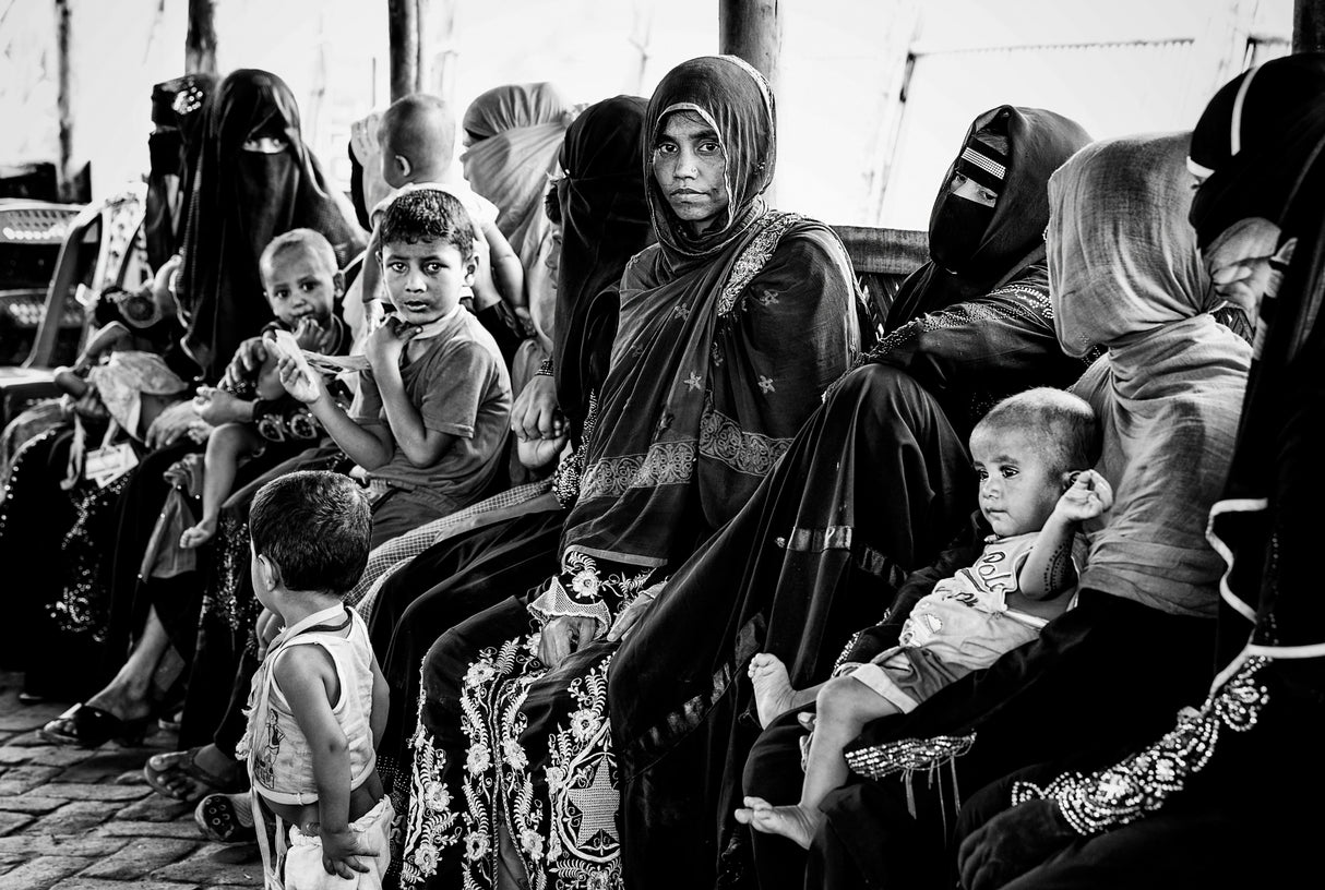Rohingya refugee people waiting their turn in a medical camp-Bangladesh Poster och Canvastavla