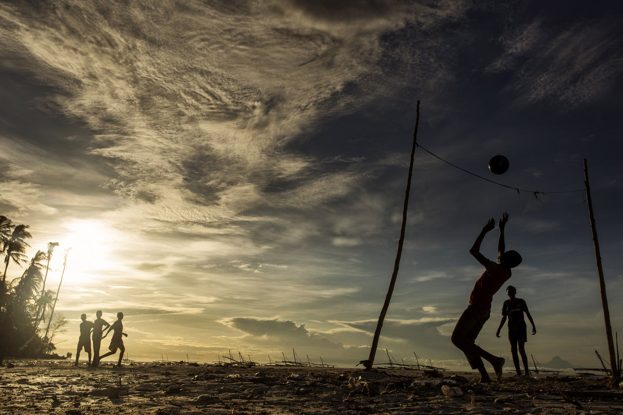 Children playing football in Zanzibar. Poster och Canvastavla
