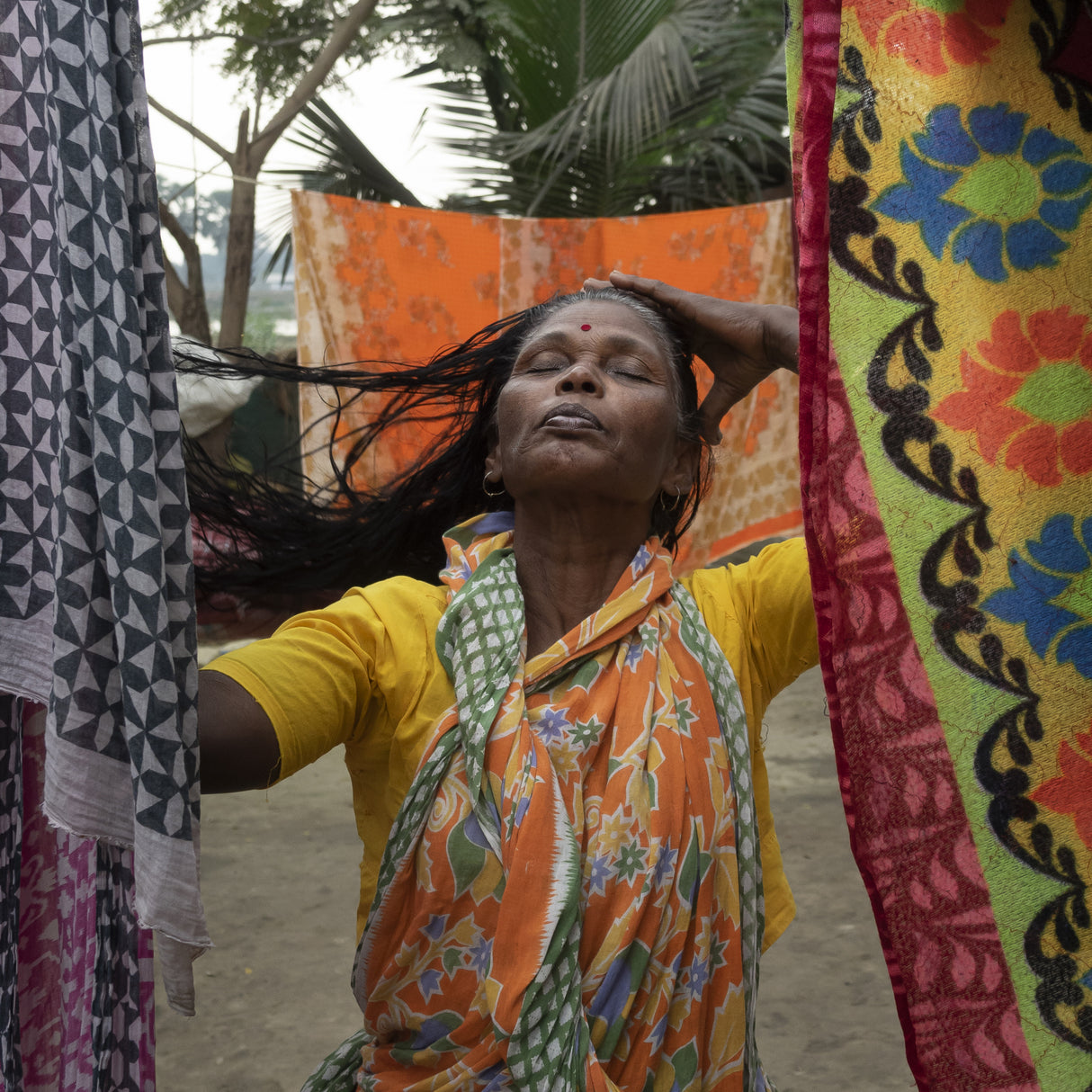 stolen moments in the outskirts of Kolkata Poster och Canvastavla