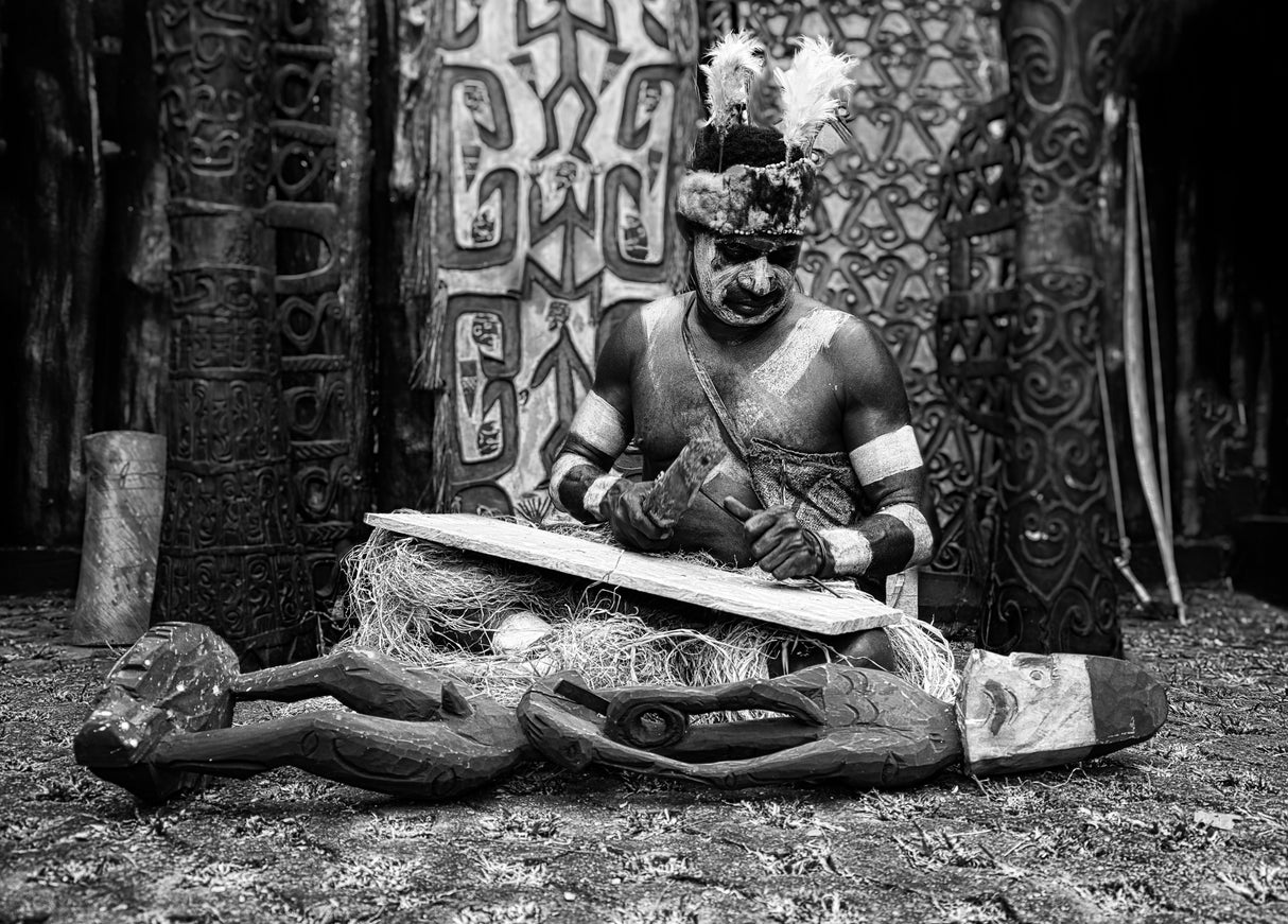 Papua Wood Carver Poster och Canvastavla