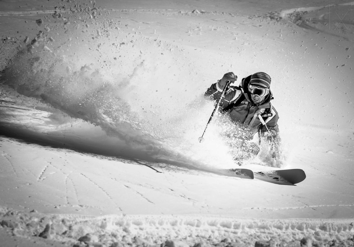 Henri making a powder turn... Poster och Canvastavla