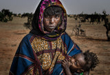 Breastfeeding her child at the gerewol festival - Niger Poster och Canvastavla