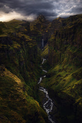 A Dramatic Moment in Iceland Poster och Canvastavla