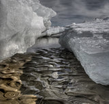 Facing the frozen North Atlantic ... Poster och Canvastavla