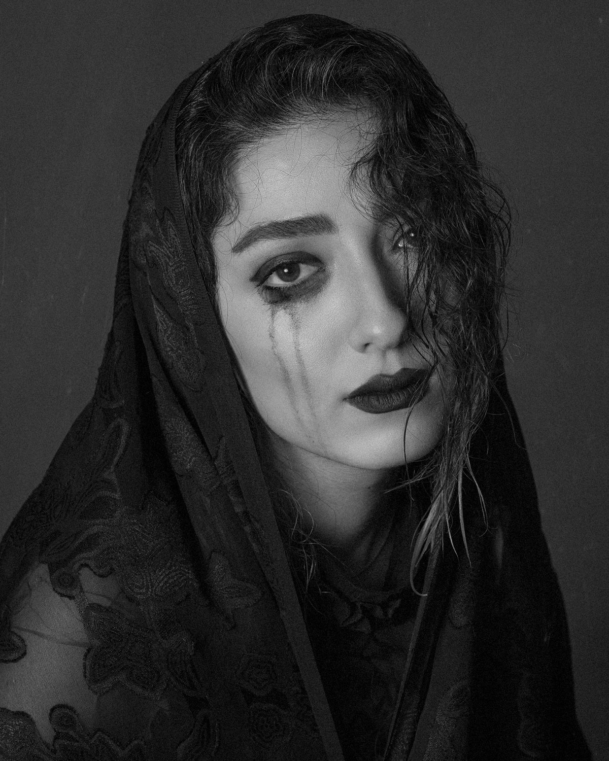 Girl with a veil , alone, sad and crying Poster och Canvastavla
