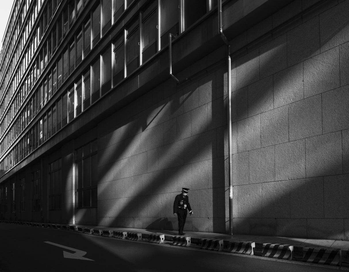A Narrow Alley where Light and Shadow Intertwine Poster och Canvastavla