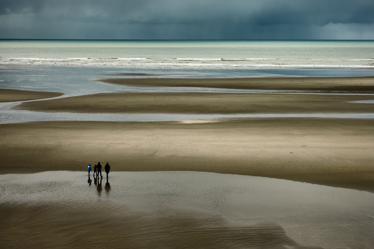 Walking at the sea Poster och Canvastavla