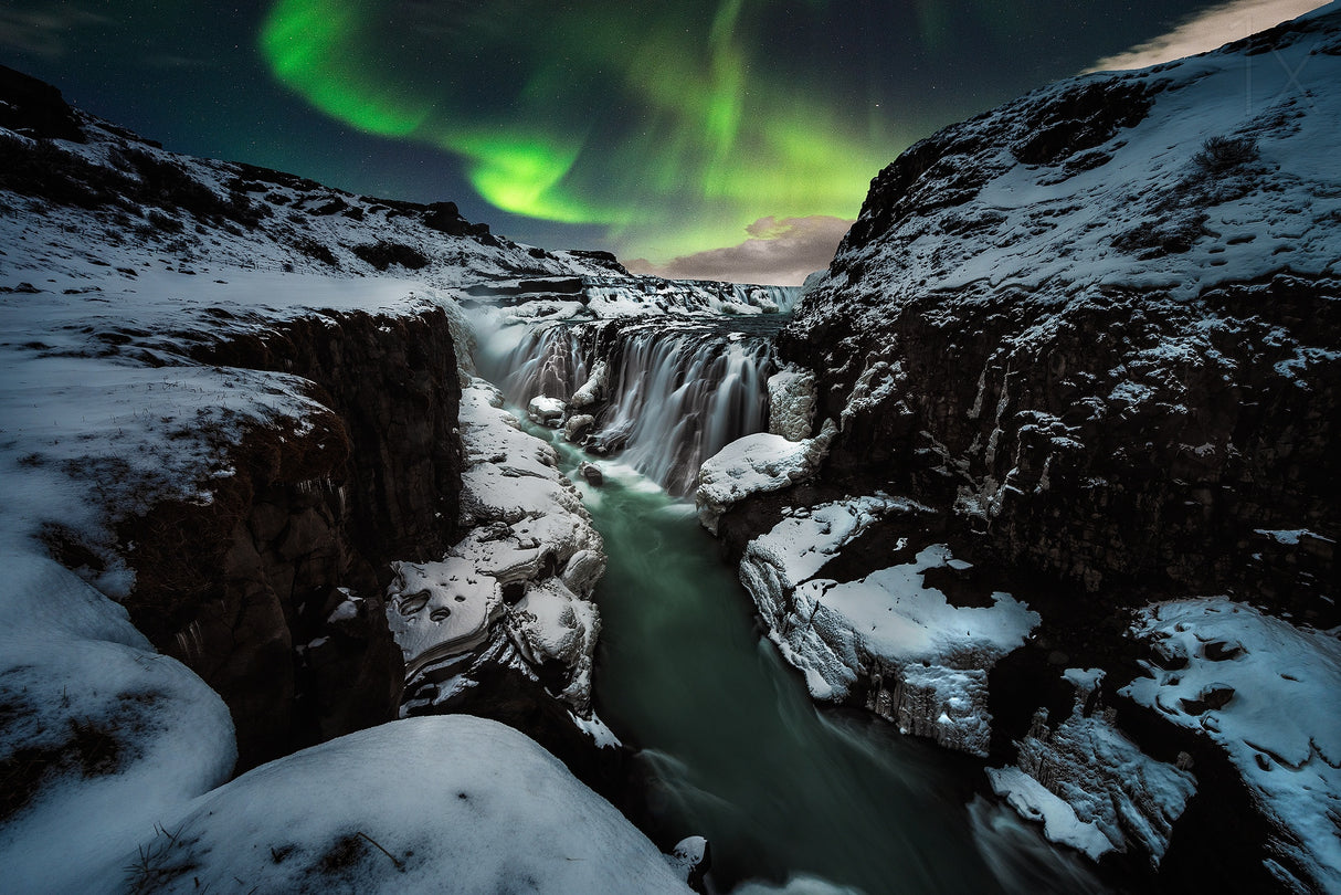 Full moon in Gullfoss Poster och Canvastavla