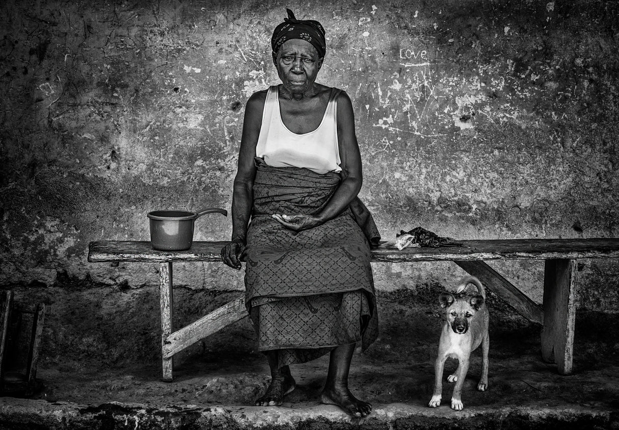 Woman with a dog - Ghana Poster och Canvastavla