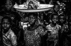 Selling in a market - Benin Poster och Canvastavla