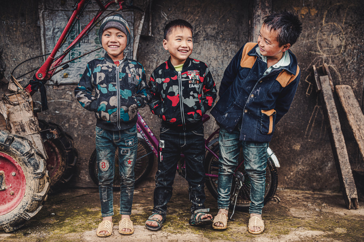 Happy children of northern Vietnam Poster och Canvastavla