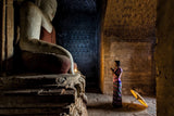 Young lady and umbrella in pagoda Poster och Canvastavla