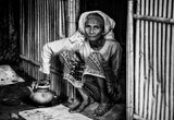 Rohingya woman at the entrance of her home - Bangladesh Poster och Canvastavla