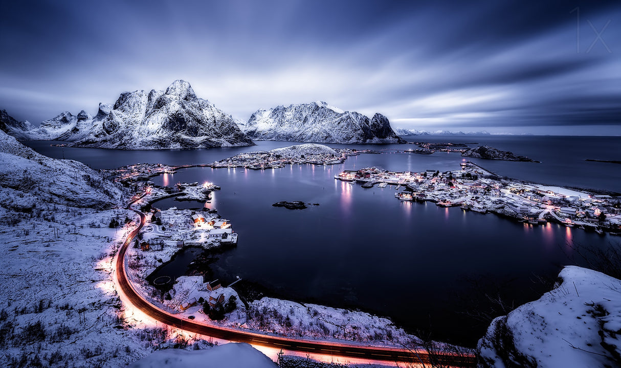 Reine Blue Hour Poster och Canvastavla