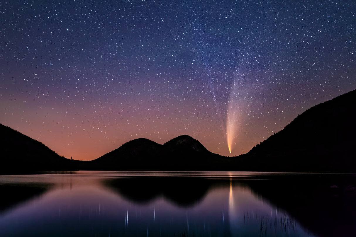 Comet NEOWISE over Jordan Pond Poster och Canvastavla