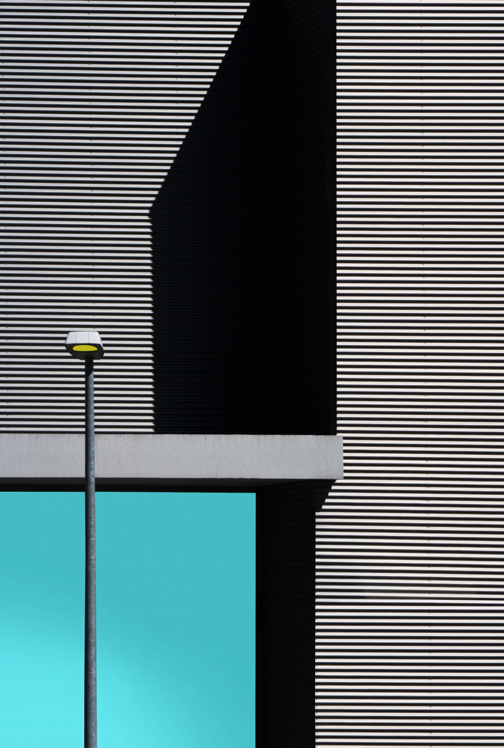 Lamp &amp; blue Window Poster och Canvastavla