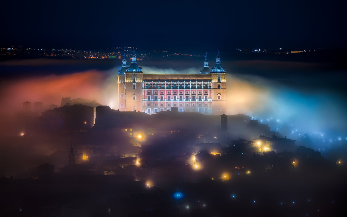 Mystic Foggy Night in Toledo City Poster och Canvastavla