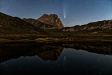 Comet Neowise over Campo Imperatore Poster och Canvastavla