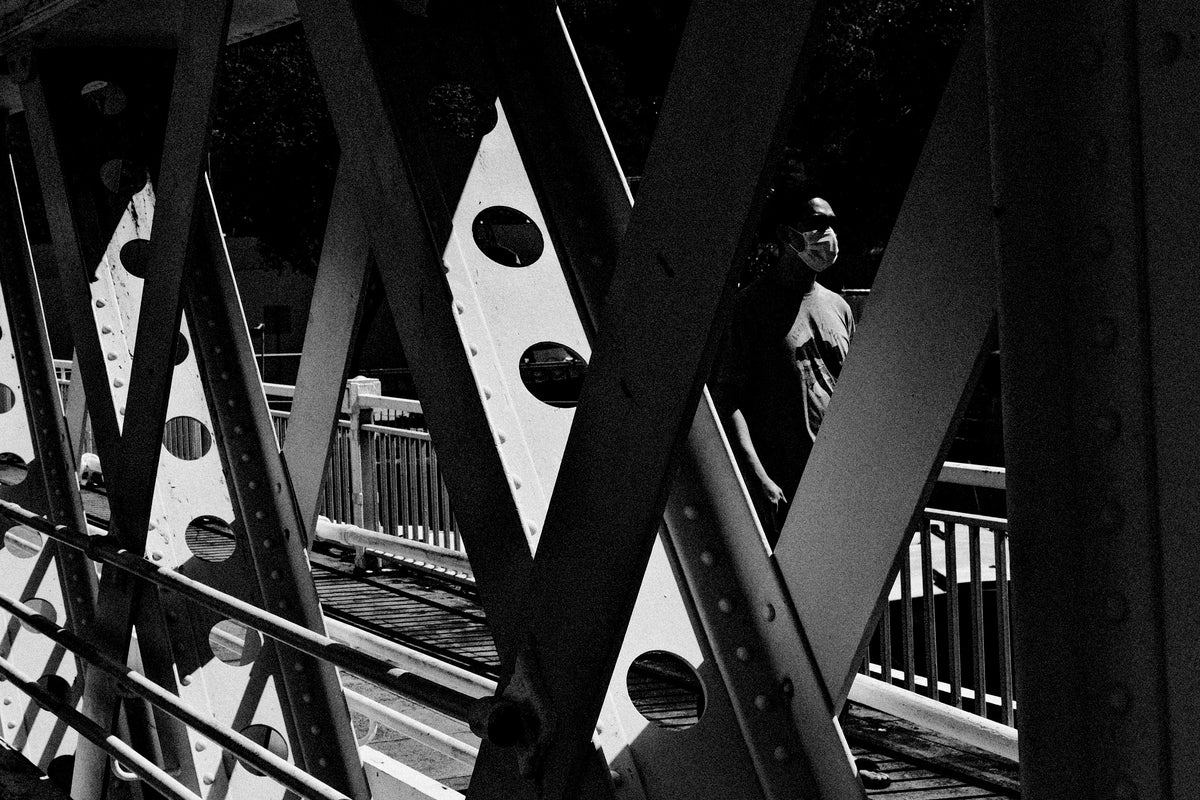 In between the gaps Poster och Canvastavla
