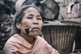 Lady from betel market in Cox's Bazar Poster och Canvastavla