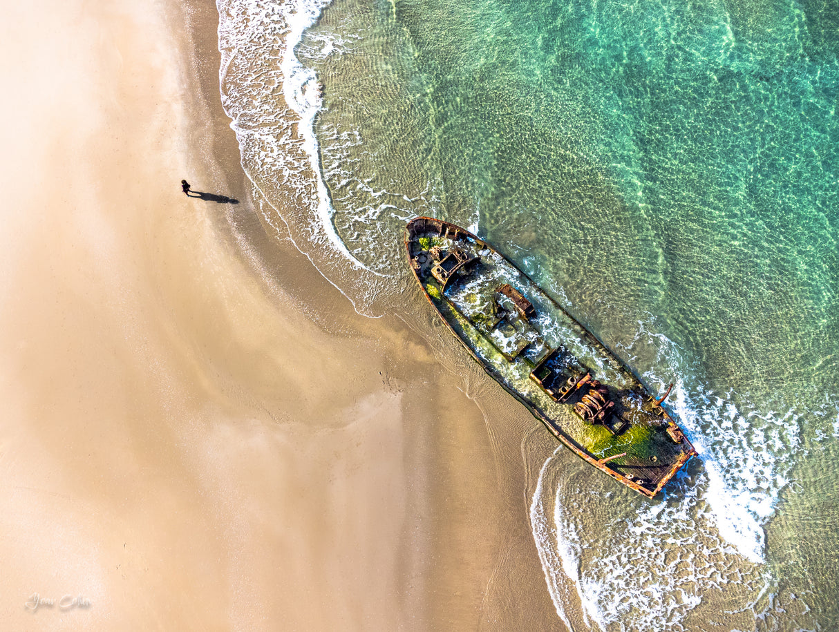 Shipwreck in the surf Poster och Canvastavla