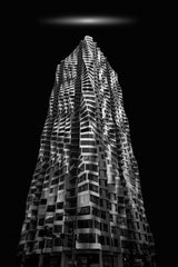 Twisting Tower Poster och Canvastavla