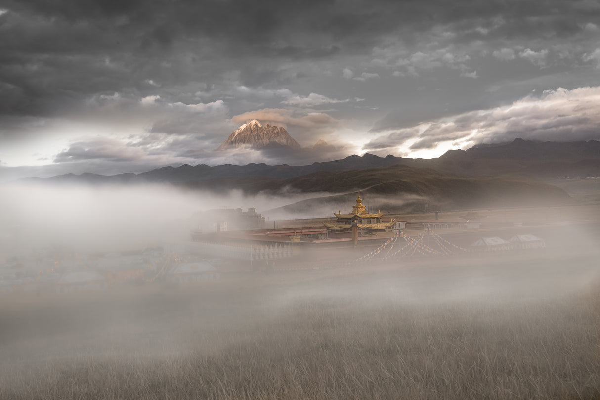 Muya pagoda and Yala snow mountain Poster och Canvastavla
