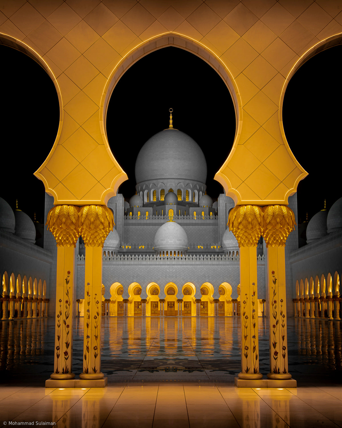 Sheikh Zayed Grand Mosque gold and black Poster och Canvastavla