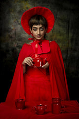 THE LADY WITH RED TEA POT Poster och Canvastavla