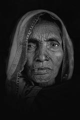 Traditional Woman Poster och Canvastavla