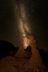 Starry Night Sky Over Bisti Poster och Canvastavla