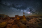 Milky Way Over Toadstool Hoodoos Poster och Canvastavla