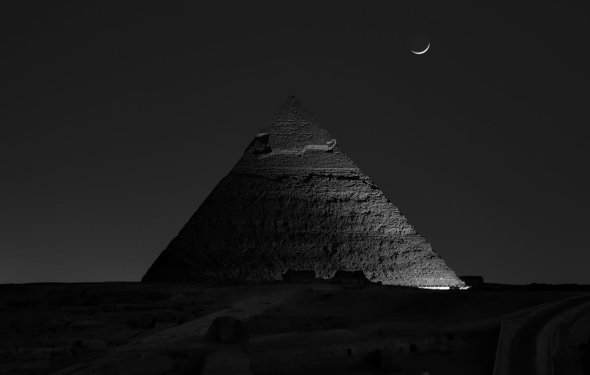 Pyramid at night Poster och Canvastavla