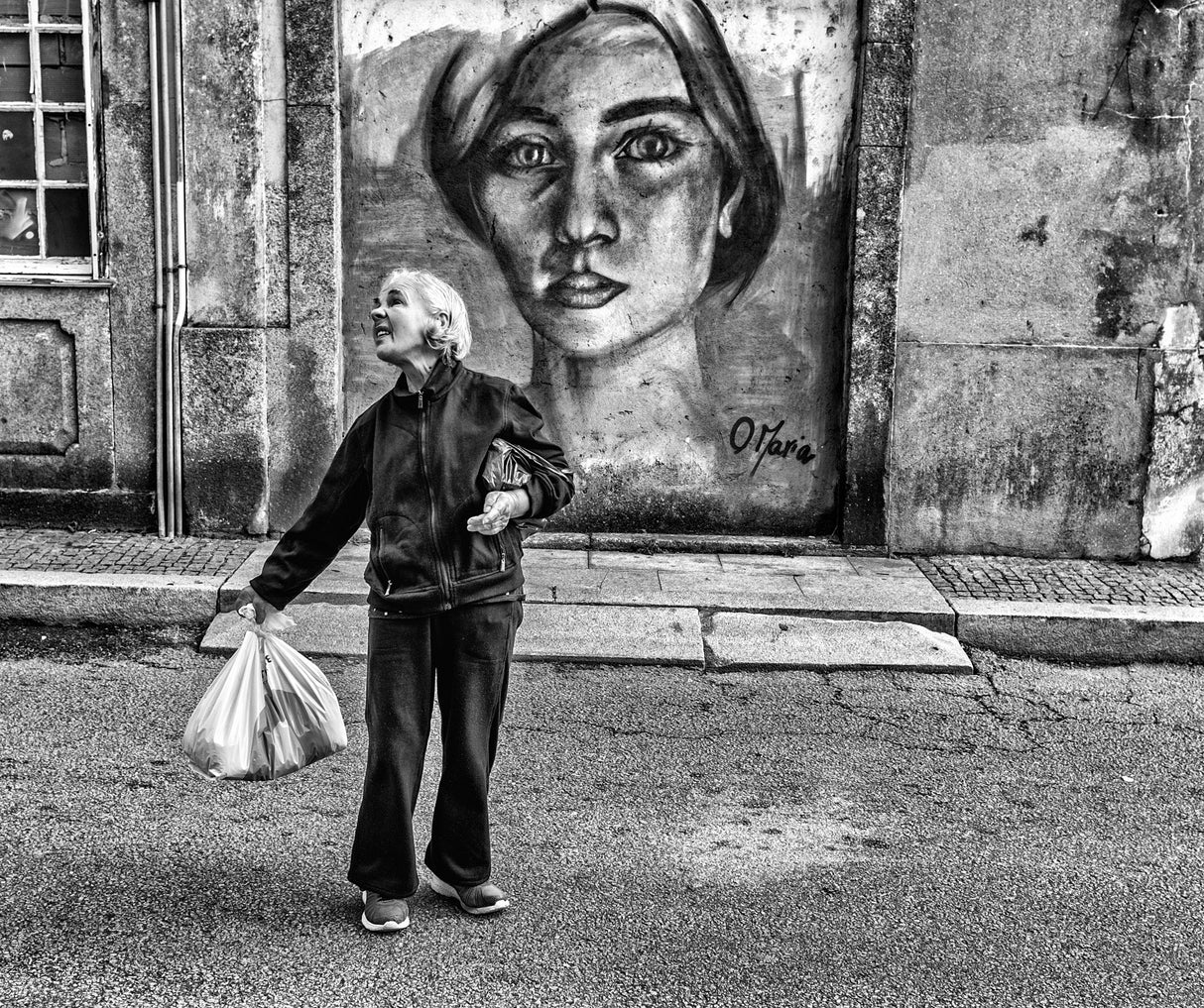 Dancing in the street of Porto Poster och Canvastavla