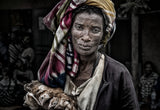 Ethiopian woman with chickens in a market Poster och Canvastavla