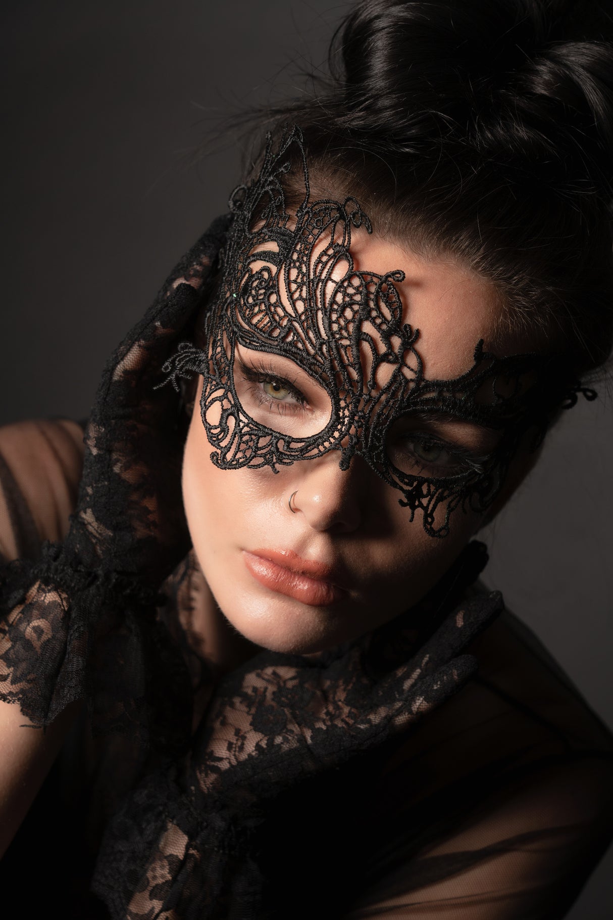 Masked Beauty 2 Poster och Canvastavla