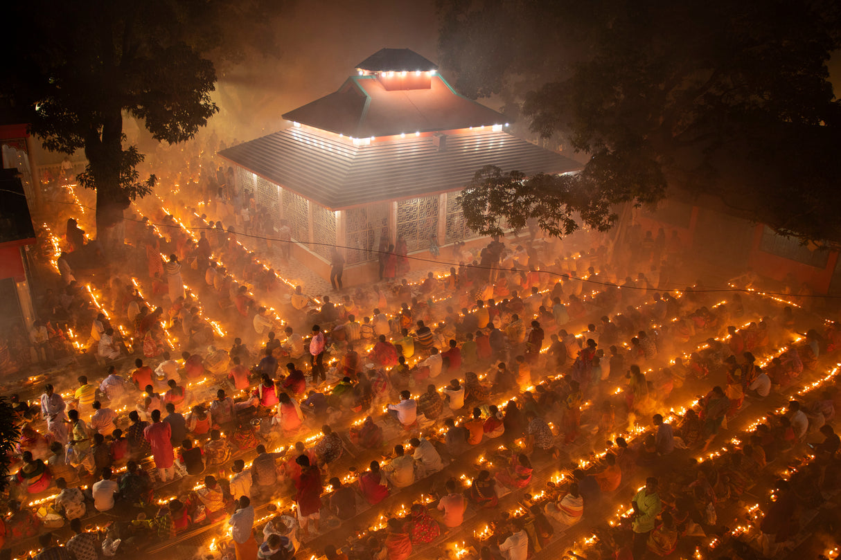 Devotees attend in prayer Poster och Canvastavla