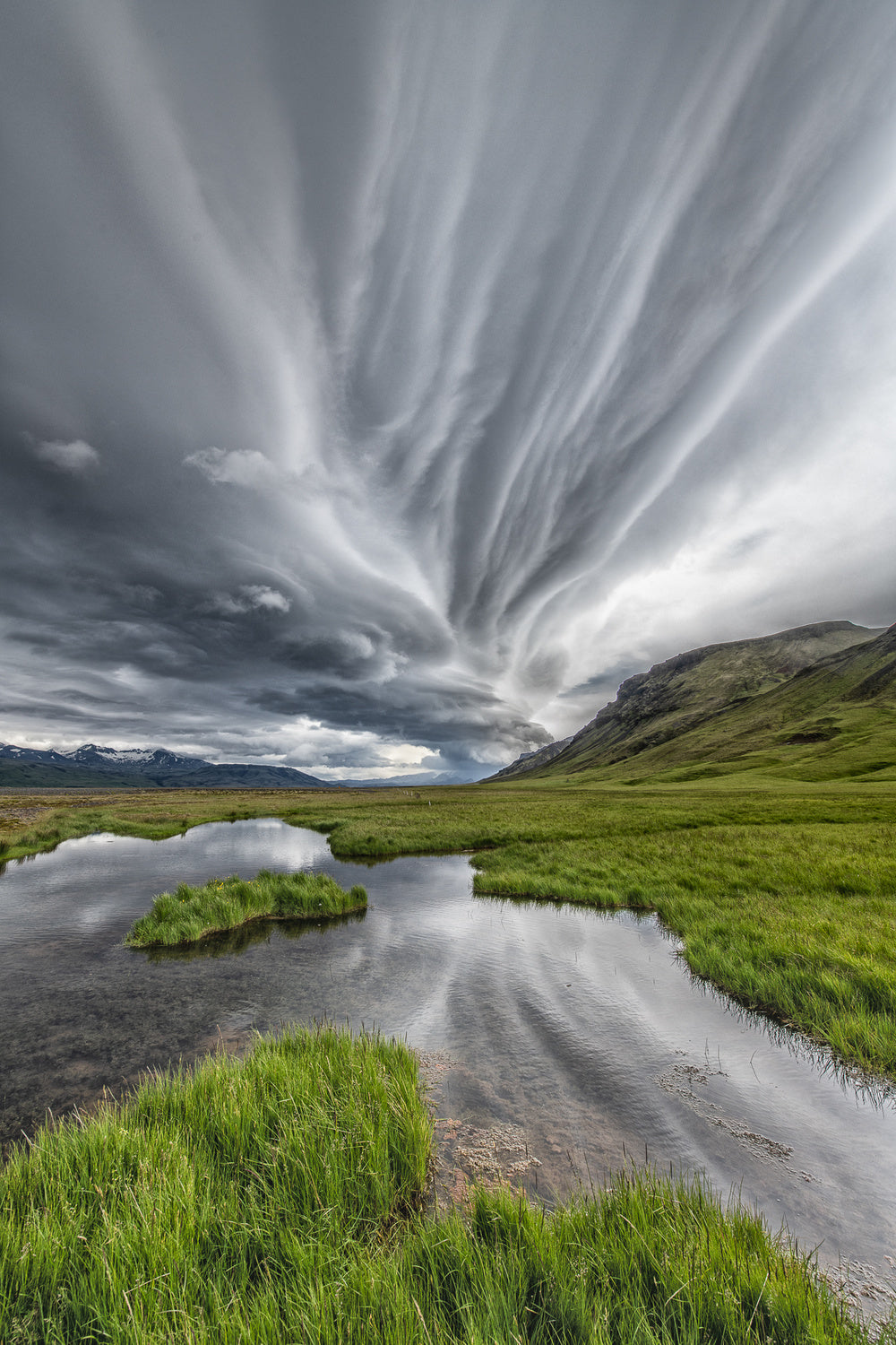 twisted clouds Poster och Canvastavla