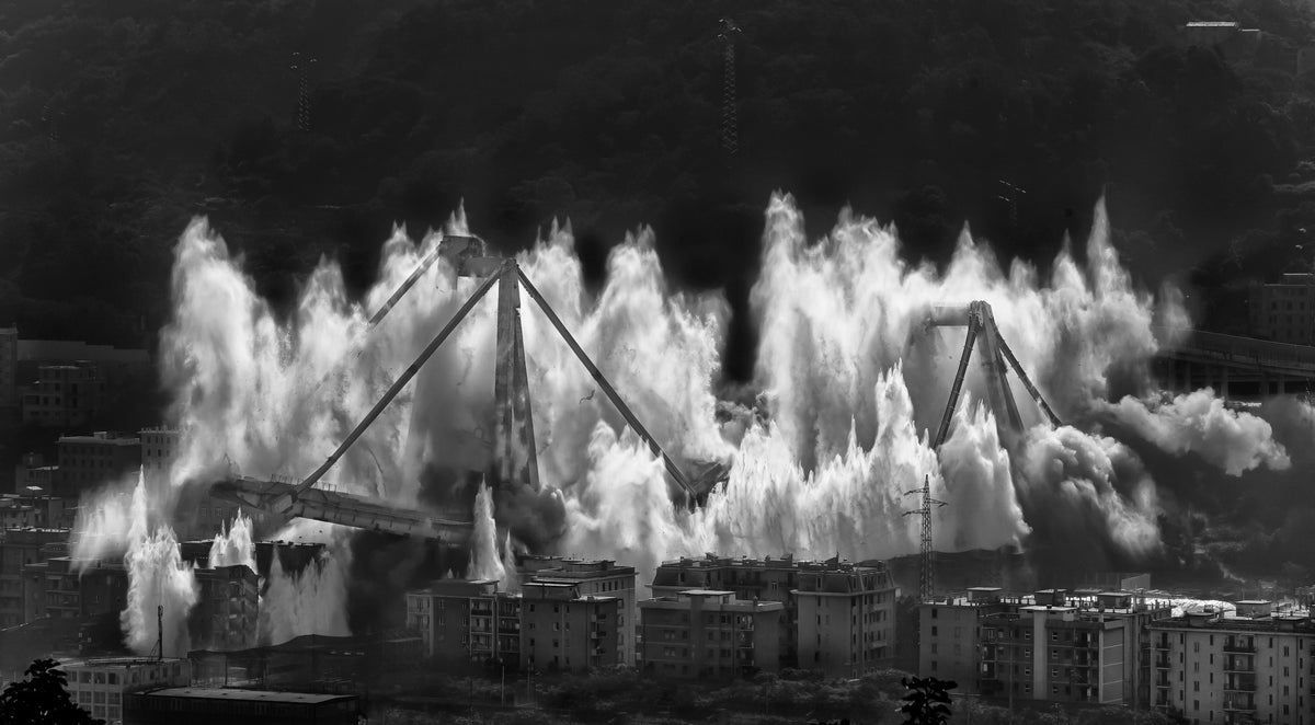 implosion Poster och Canvastavla