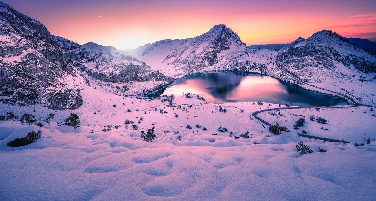 Lake in the snow Poster och Canvastavla