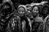 Queuing to receive some rice-II - Bangladesh Poster och Canvastavla