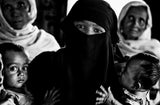 Rohingya refugee woman with her children-Bangladesh Poster och Canvastavla